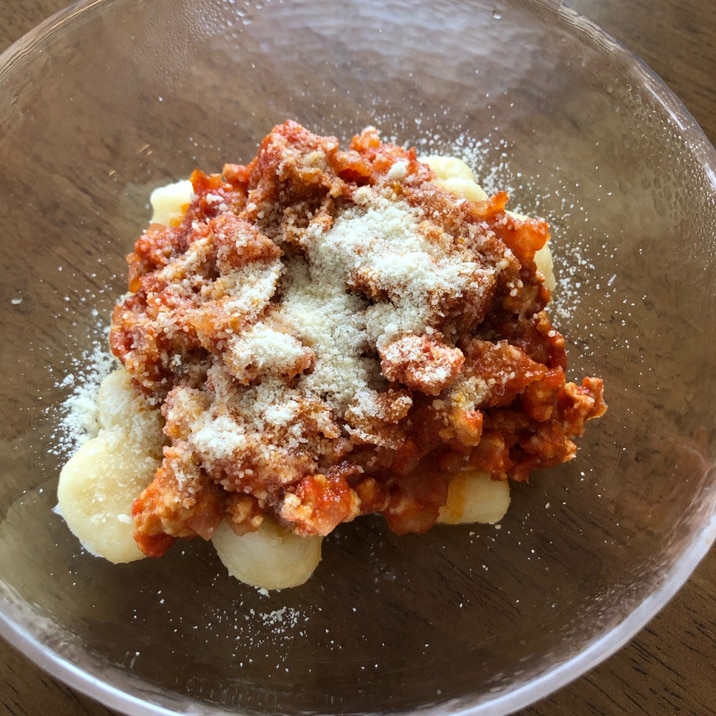 鶏ひき肉でミートソースニョッキ!